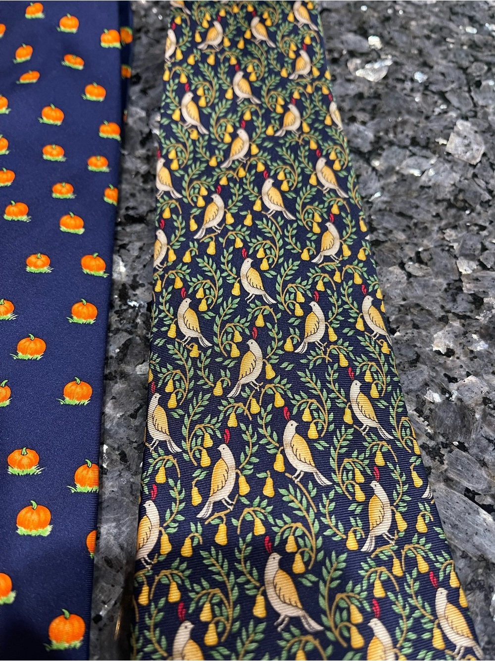 Lot of 3 Alynn Seasonal 100% Silk Ties Made in USA - Picture 4 of 7